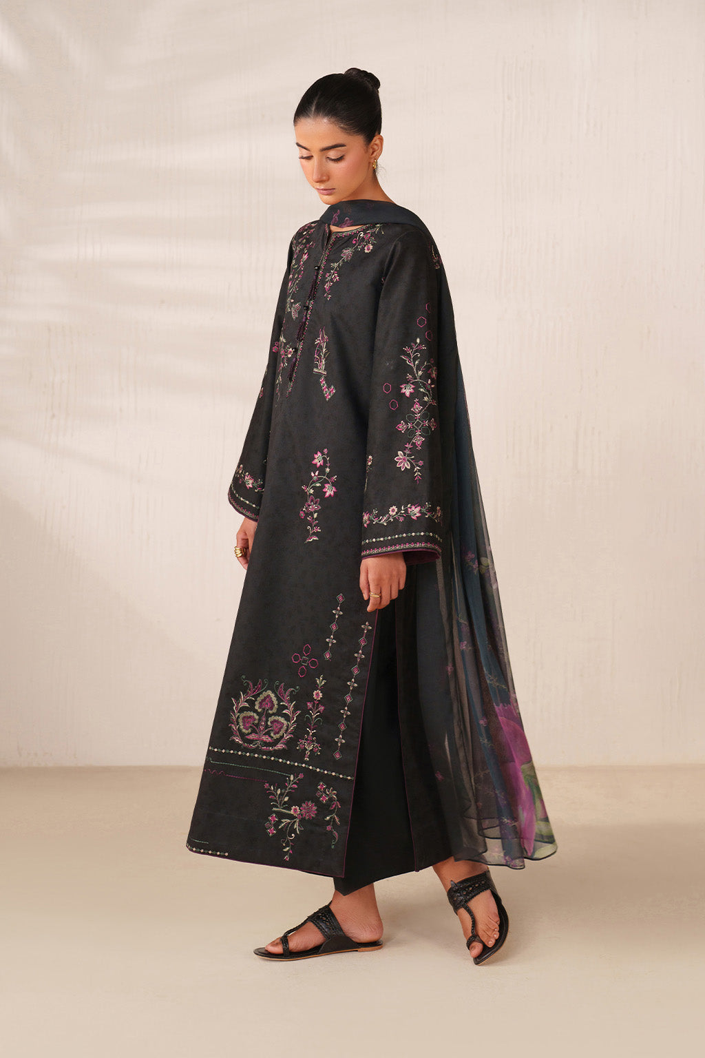 UE-595 Embroidered Lawn Secondary image