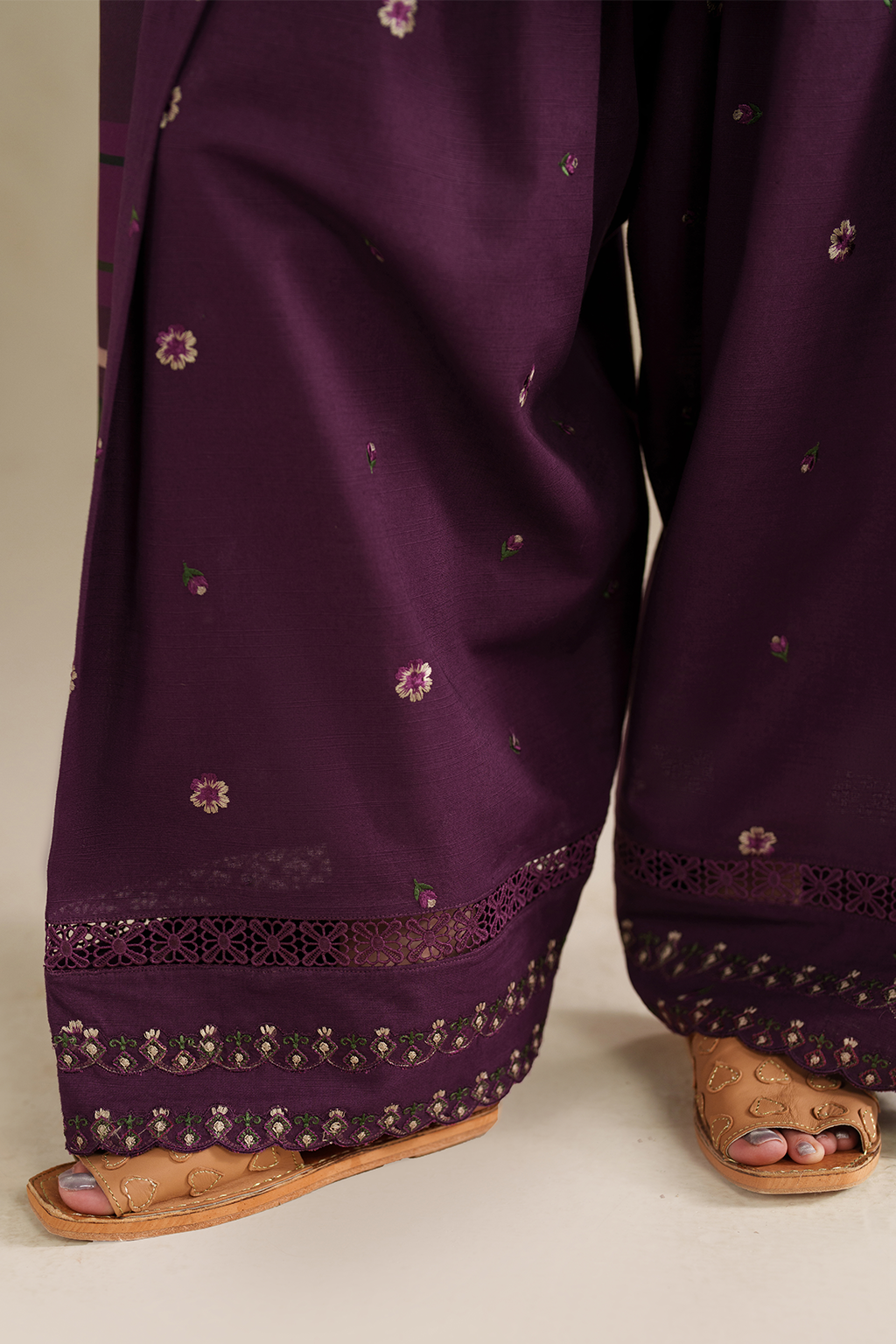 UE-576 Embroidered Khaddar - Iznik