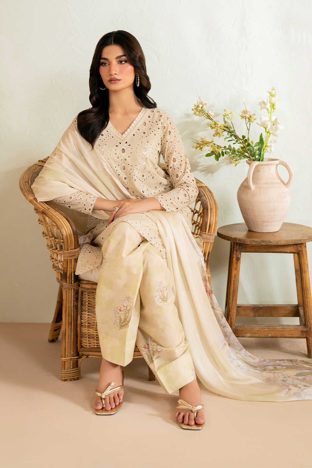 UE-471  Embroidered Lawn