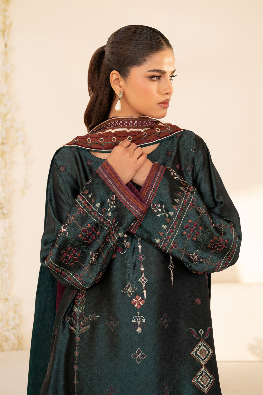 UE-435 Embroidered Pure Jacquard Silk - Iznik