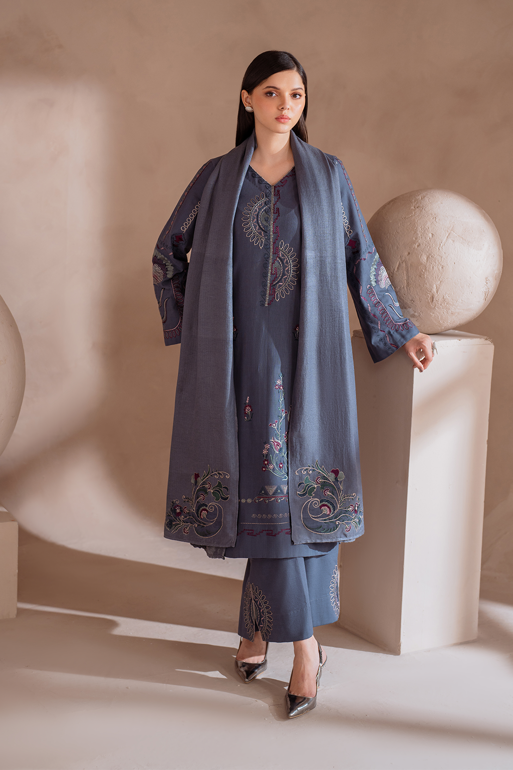 UE-360 Embroidered Khaddar - Iznik