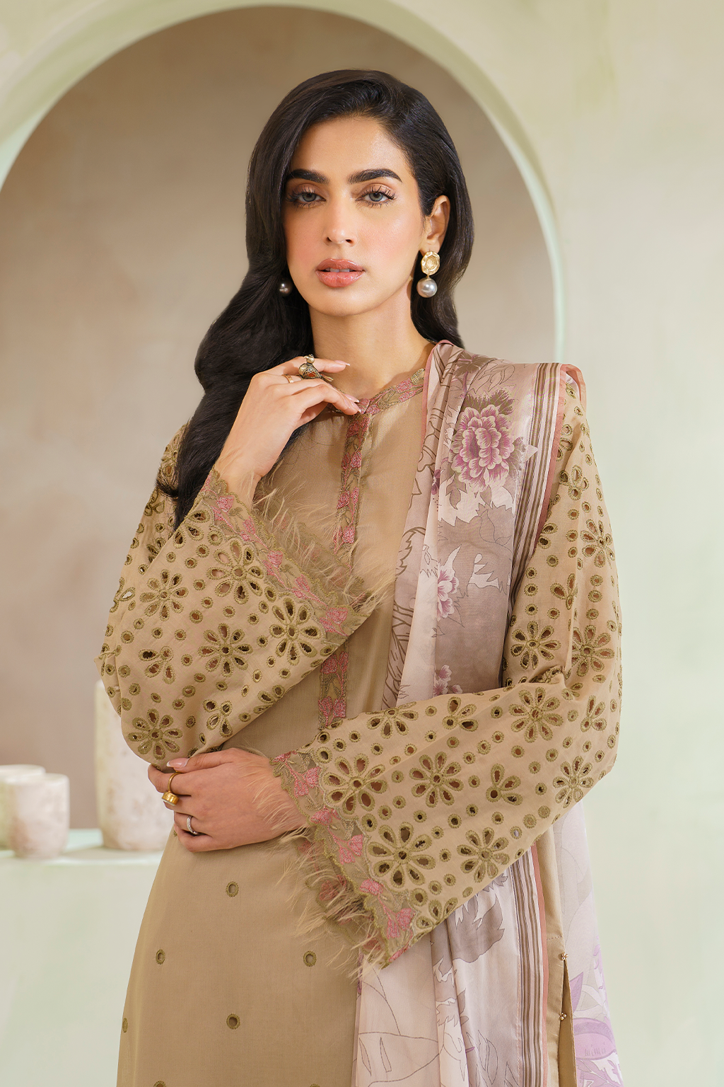 UE-302 Embroidered Lawn