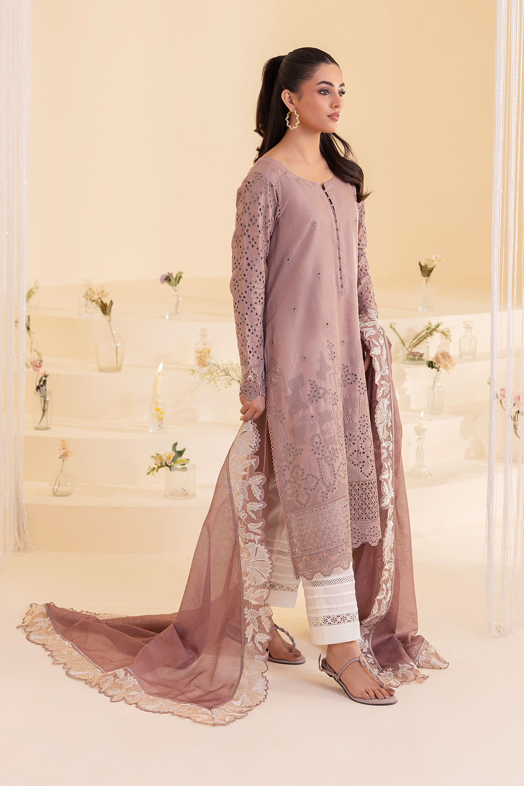 UE-251 Embroidered Lawn - Iznik