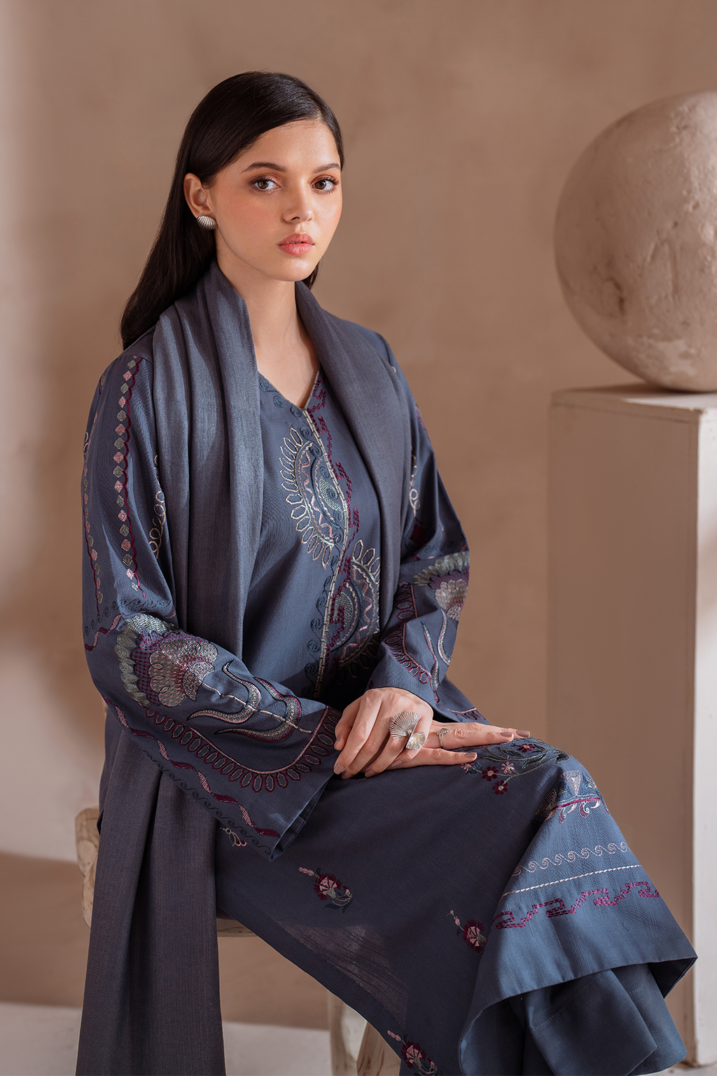UE-360 Embroidered Khaddar - Iznik