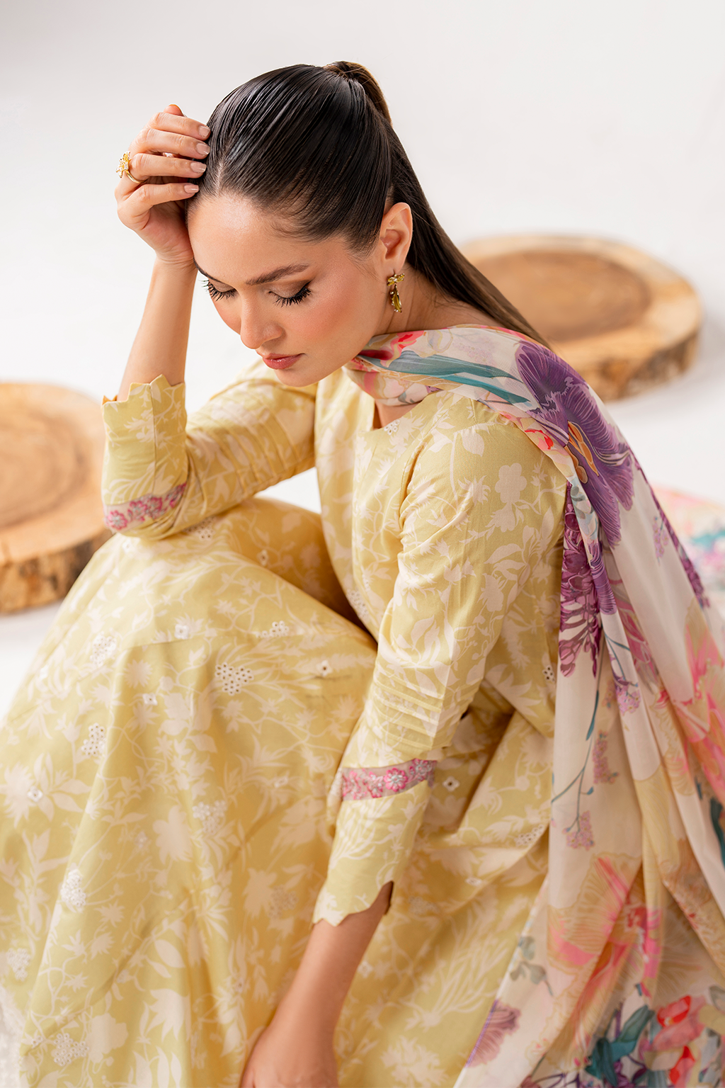 UE-263 Printed Lawn Secondary image