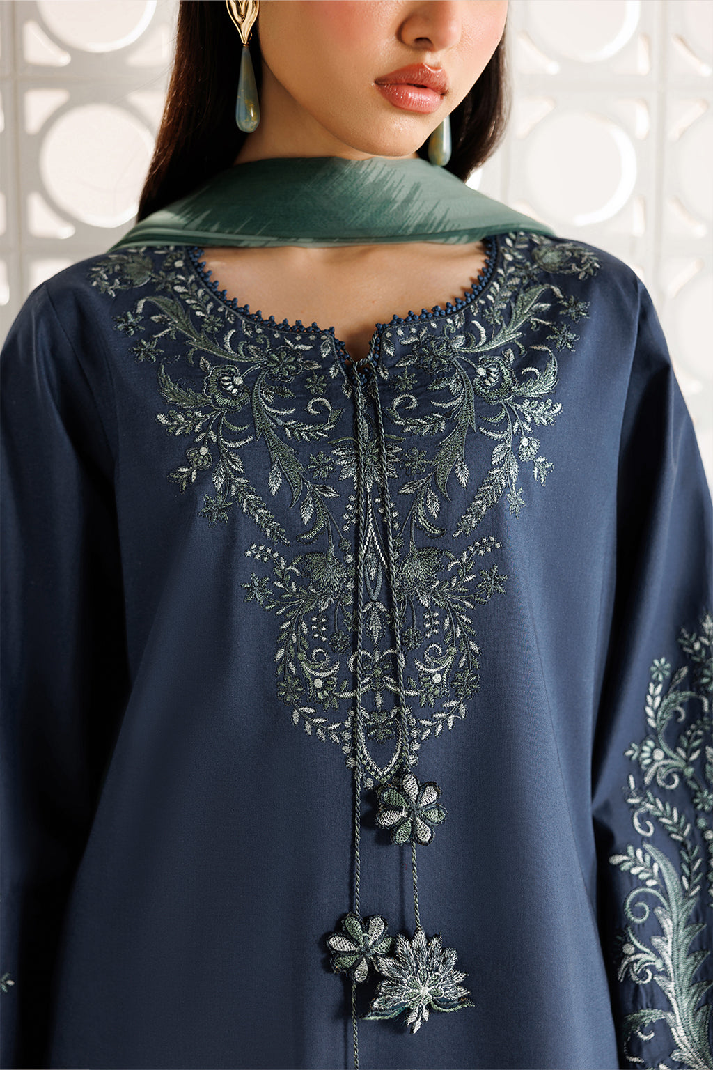 UE-685 Embroidered Lawn Secondary image