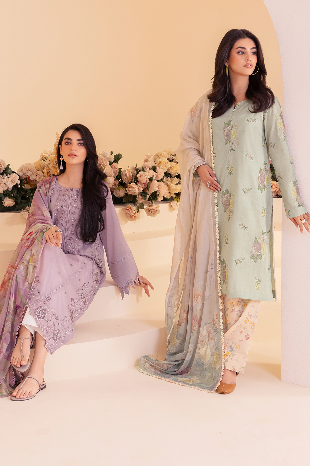 UE-255 Embroidered Lawn - Iznik