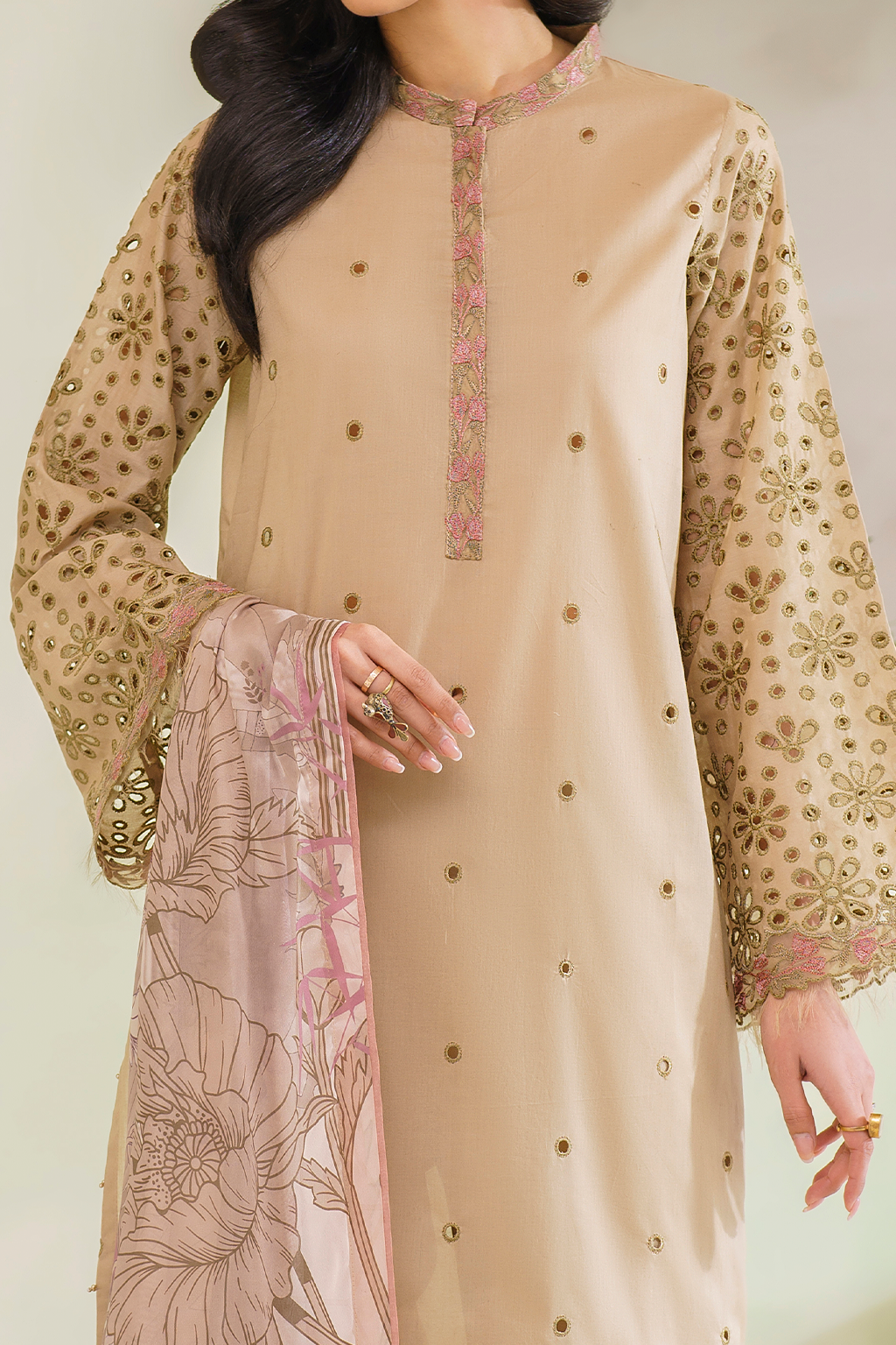 UE-302 Embroidered Lawn