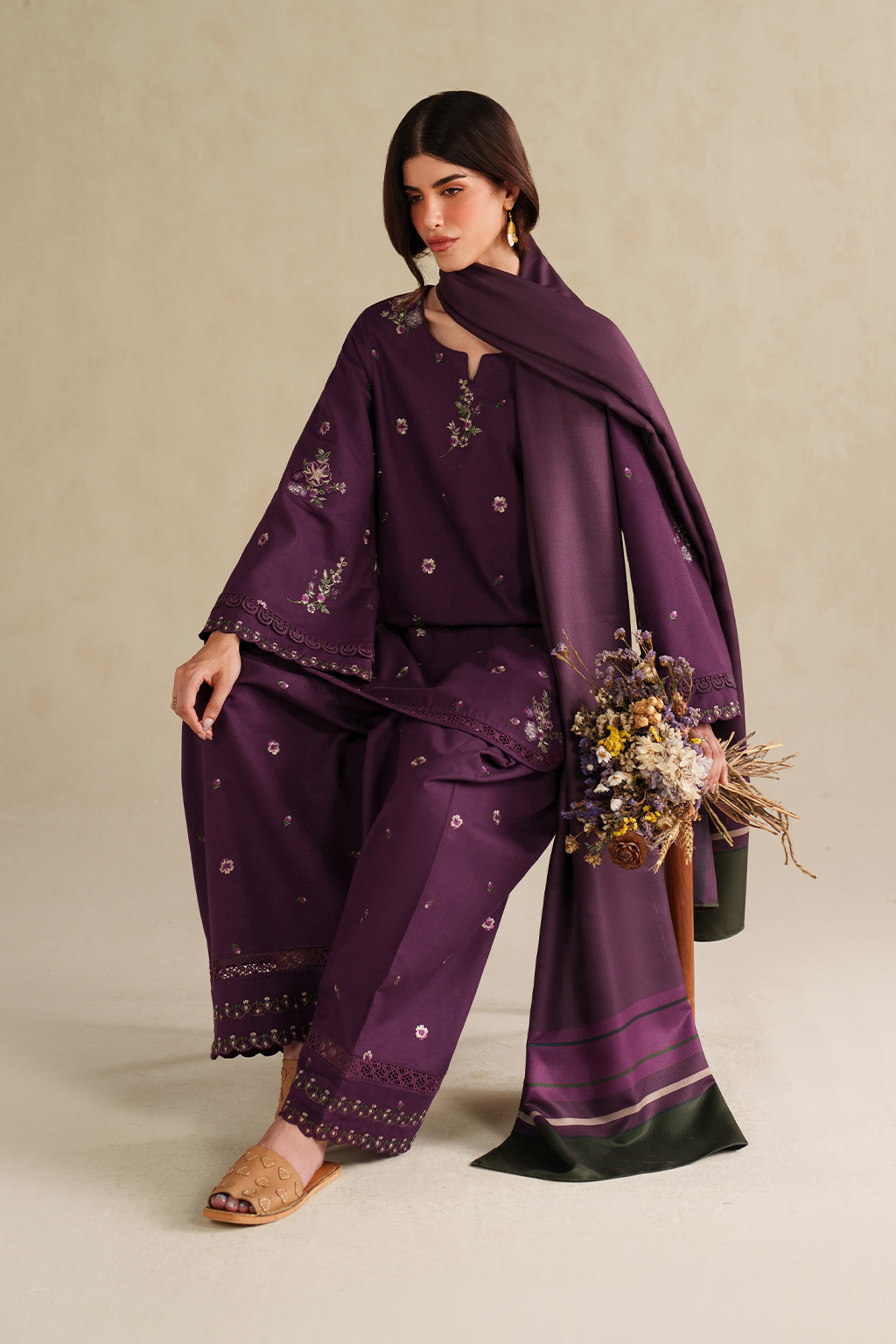 UE-576 Embroidered Khaddar - Iznik
