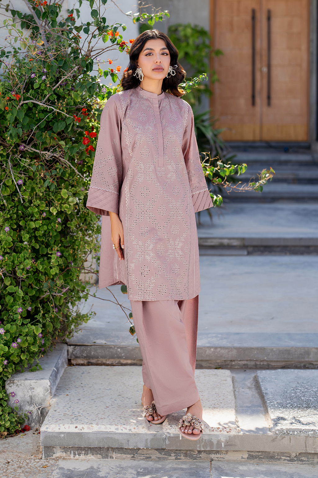 IP-268 Embroidered Lawn - Iznik