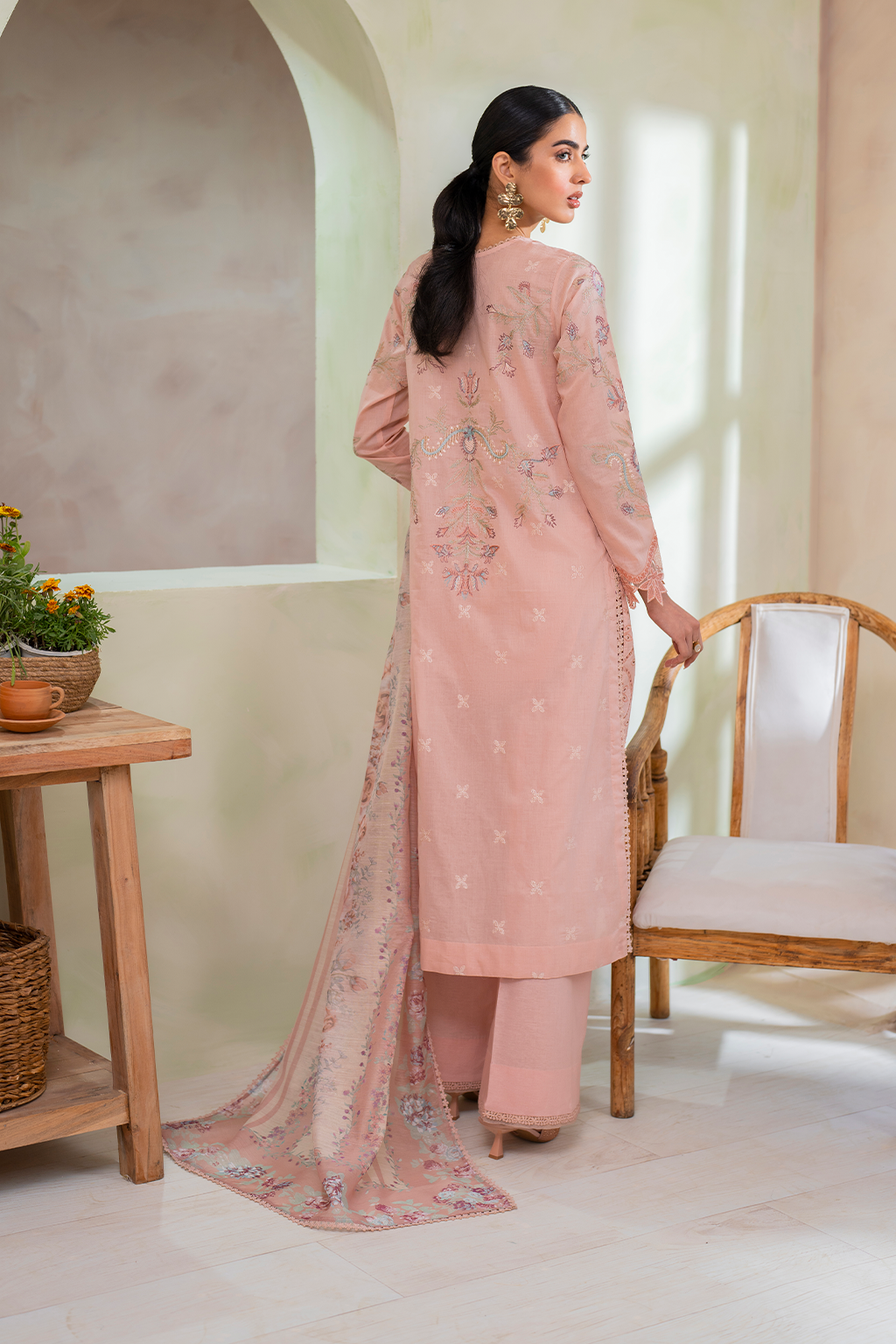 UE-285 Embroidered Lawn