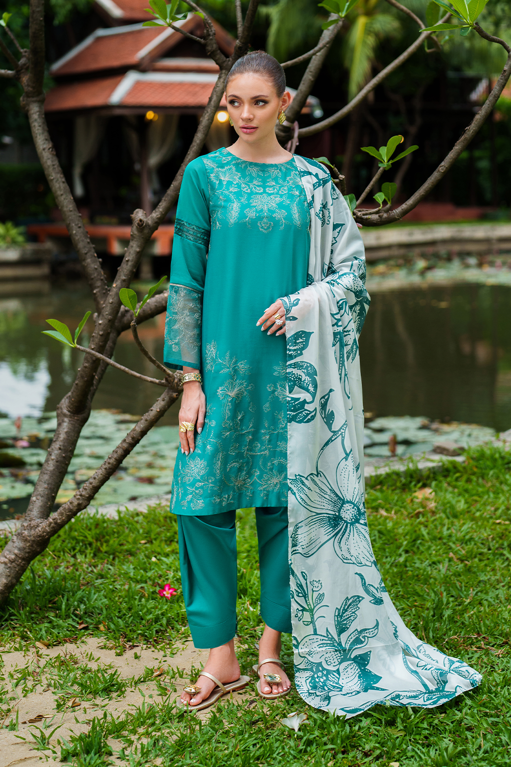 UE-513 Embroidered Lawn - Iznik Main image