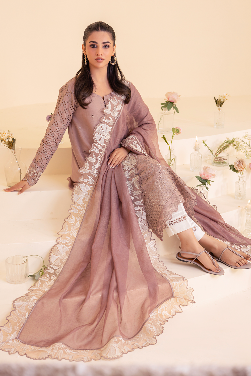 UE-251 Embroidered Lawn - Iznik