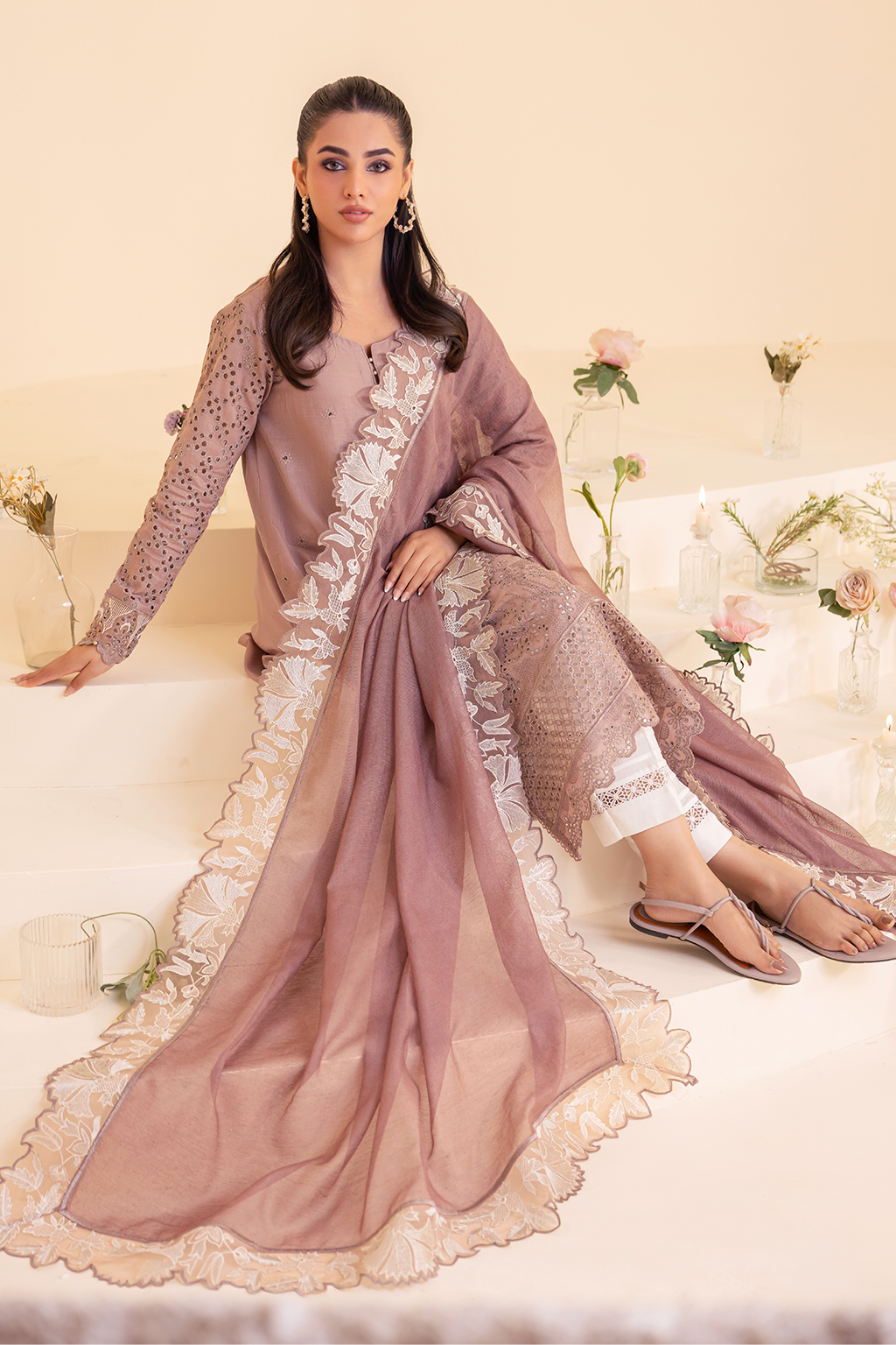 UE-251 Embroidered Lawn - Iznik