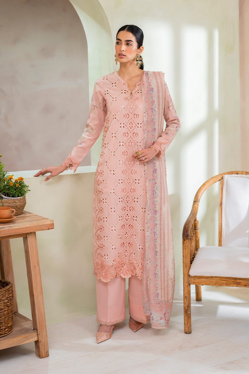 UE-285 Embroidered Lawn