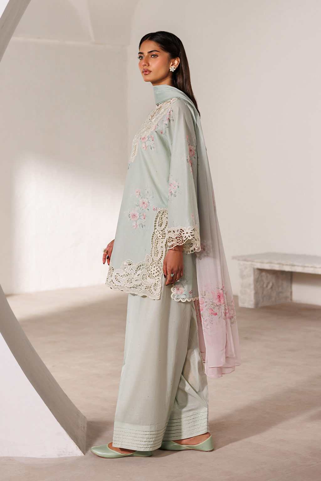 UE-633 Printed Lawn Secondary image