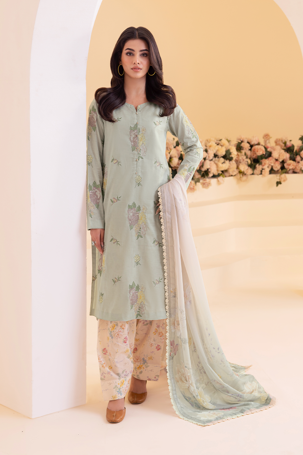 UE-255 Embroidered Lawn - Iznik