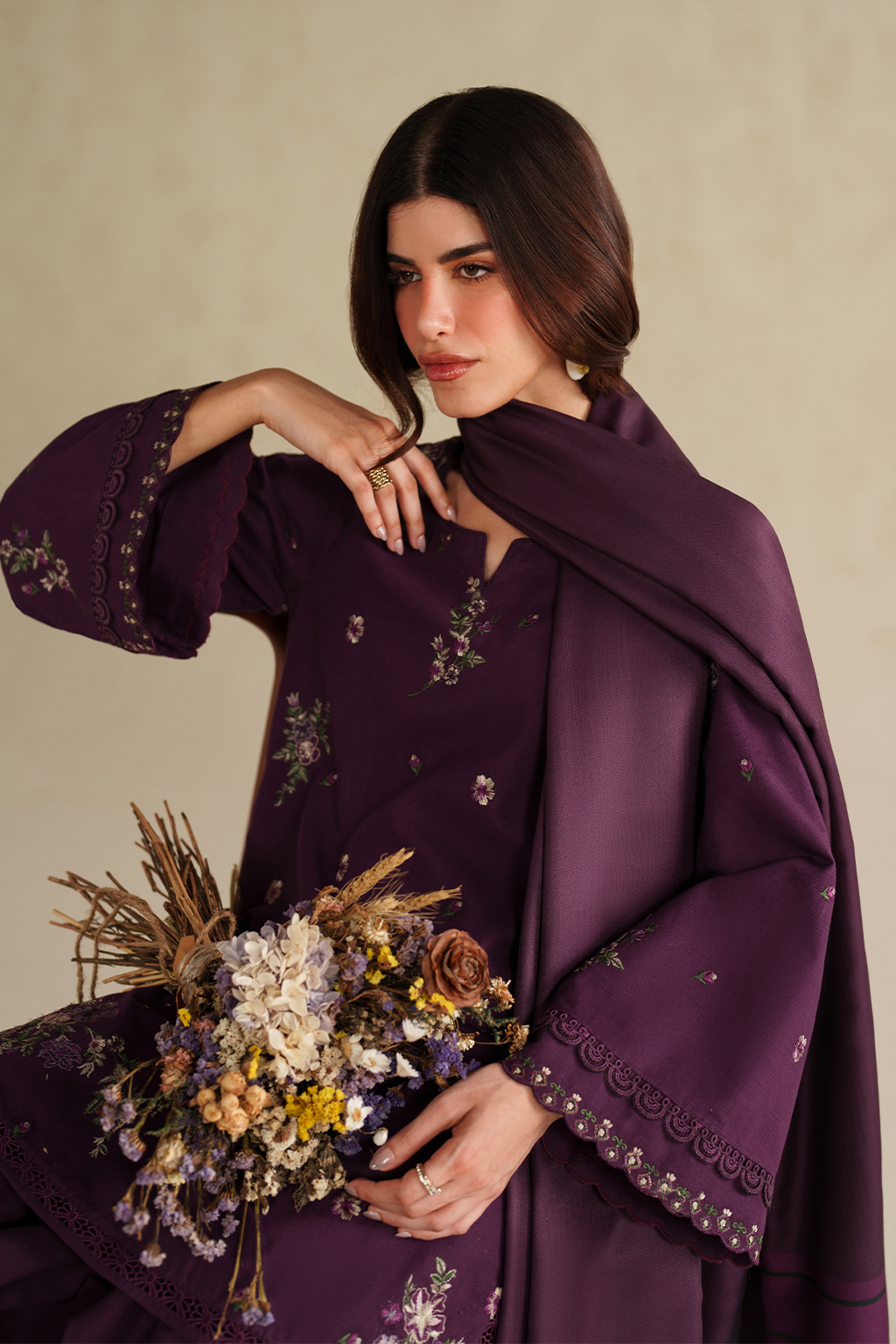 UE-576 Embroidered Khaddar - Iznik