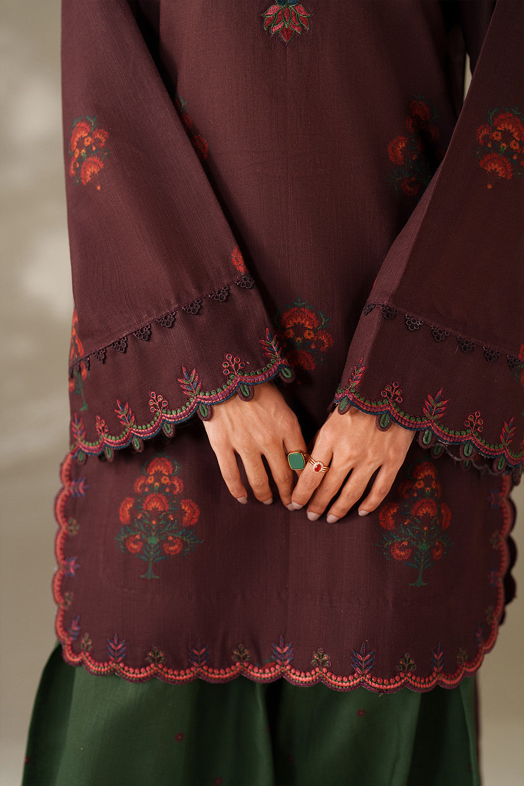 UE-562  Printed Khaddar - Iznik