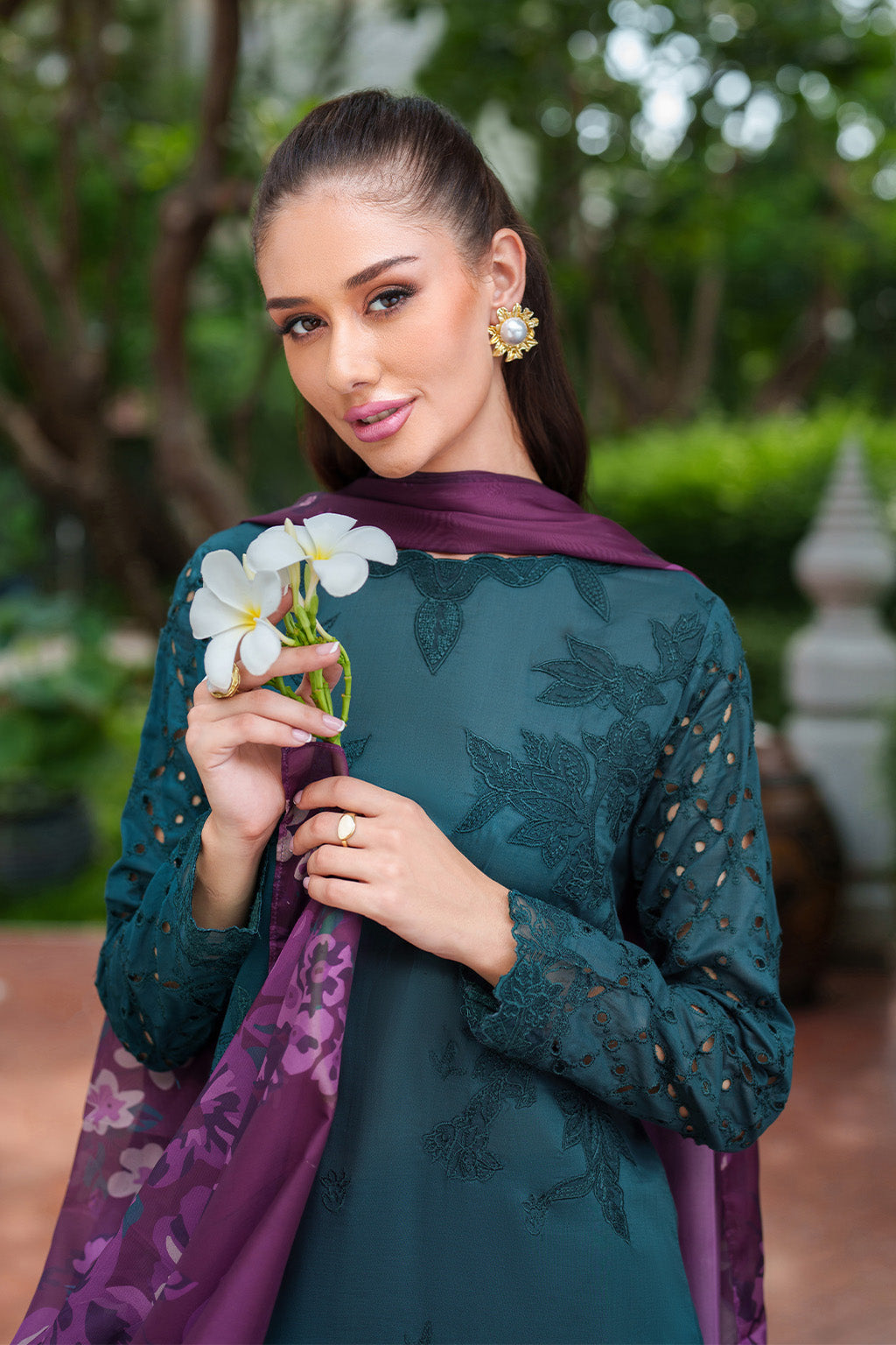 UE-517  Embroidered Lawn Secondary image