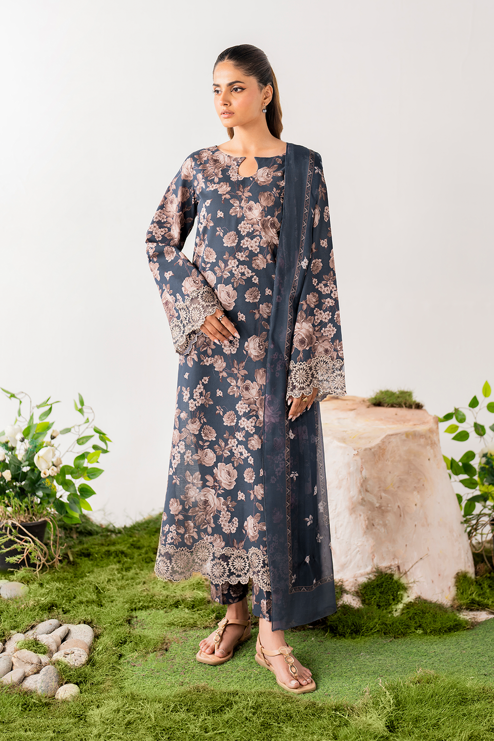 UE-279 Printed Lawn - Iznik