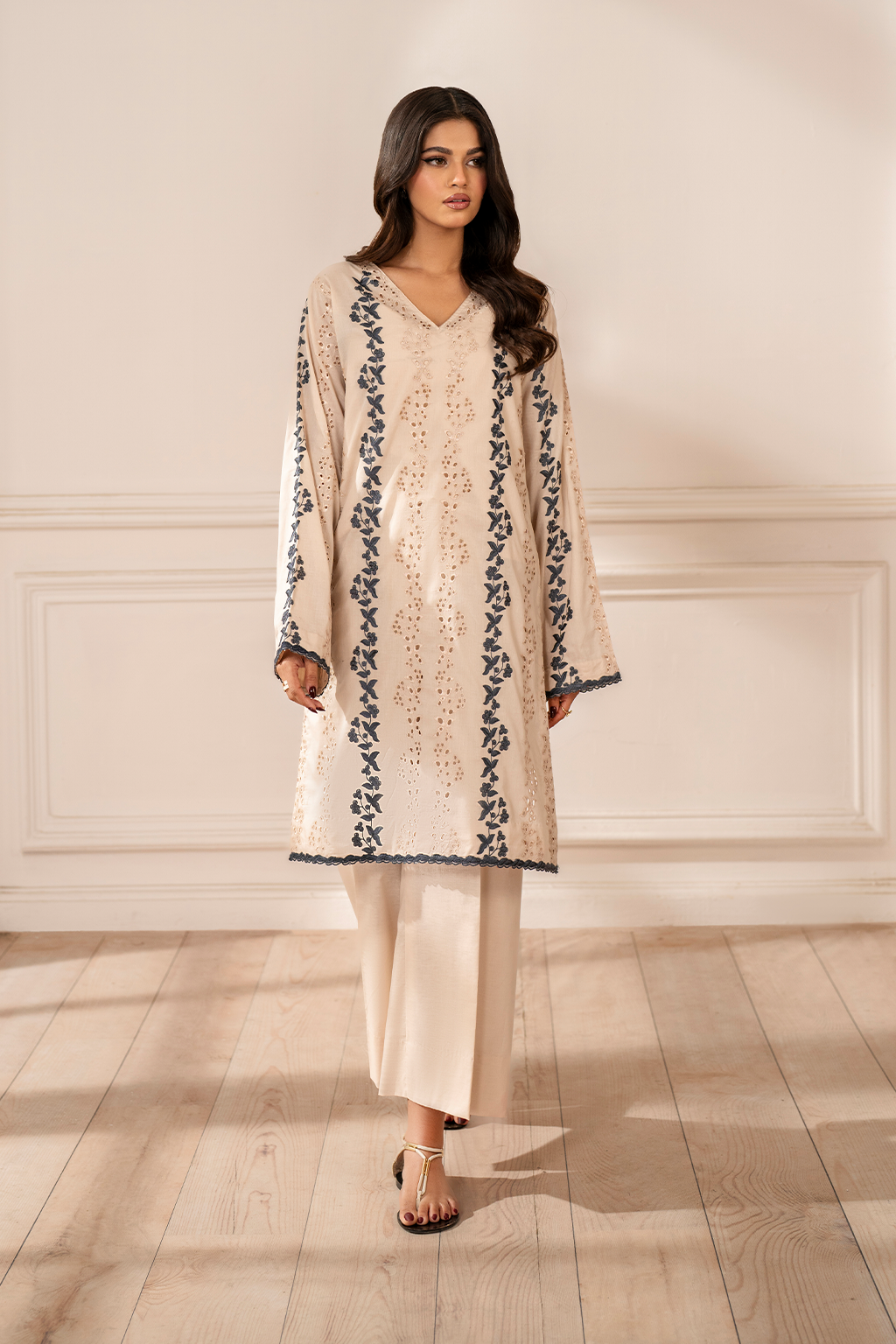IP-221 Embroidered Lawn - Iznik