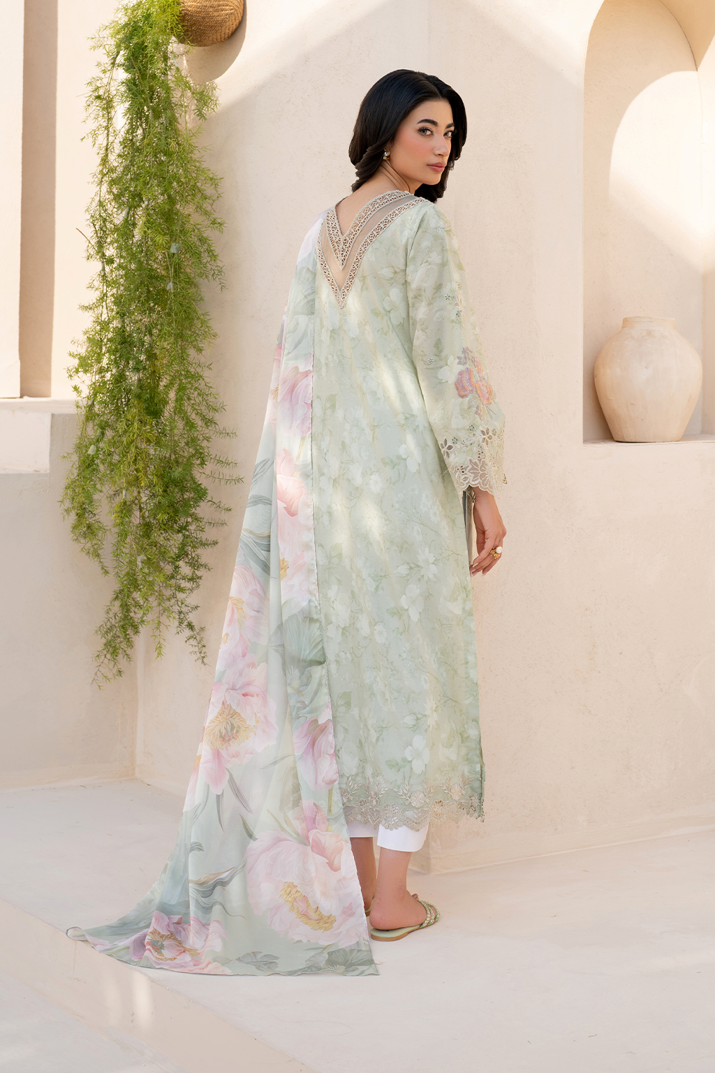 Embroidered Lawn dress - Iznik 