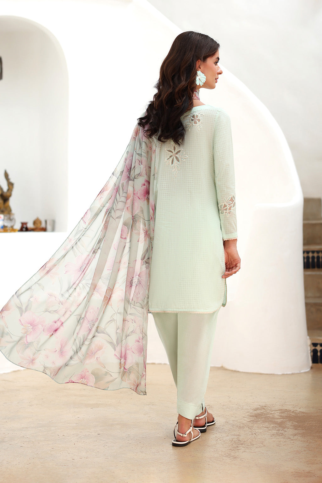 UE-521 Dyed Textured Lawn Secondary image