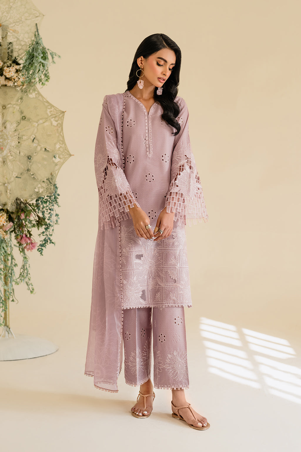 UE-431 Embroidered Textured Lawn - Iznik