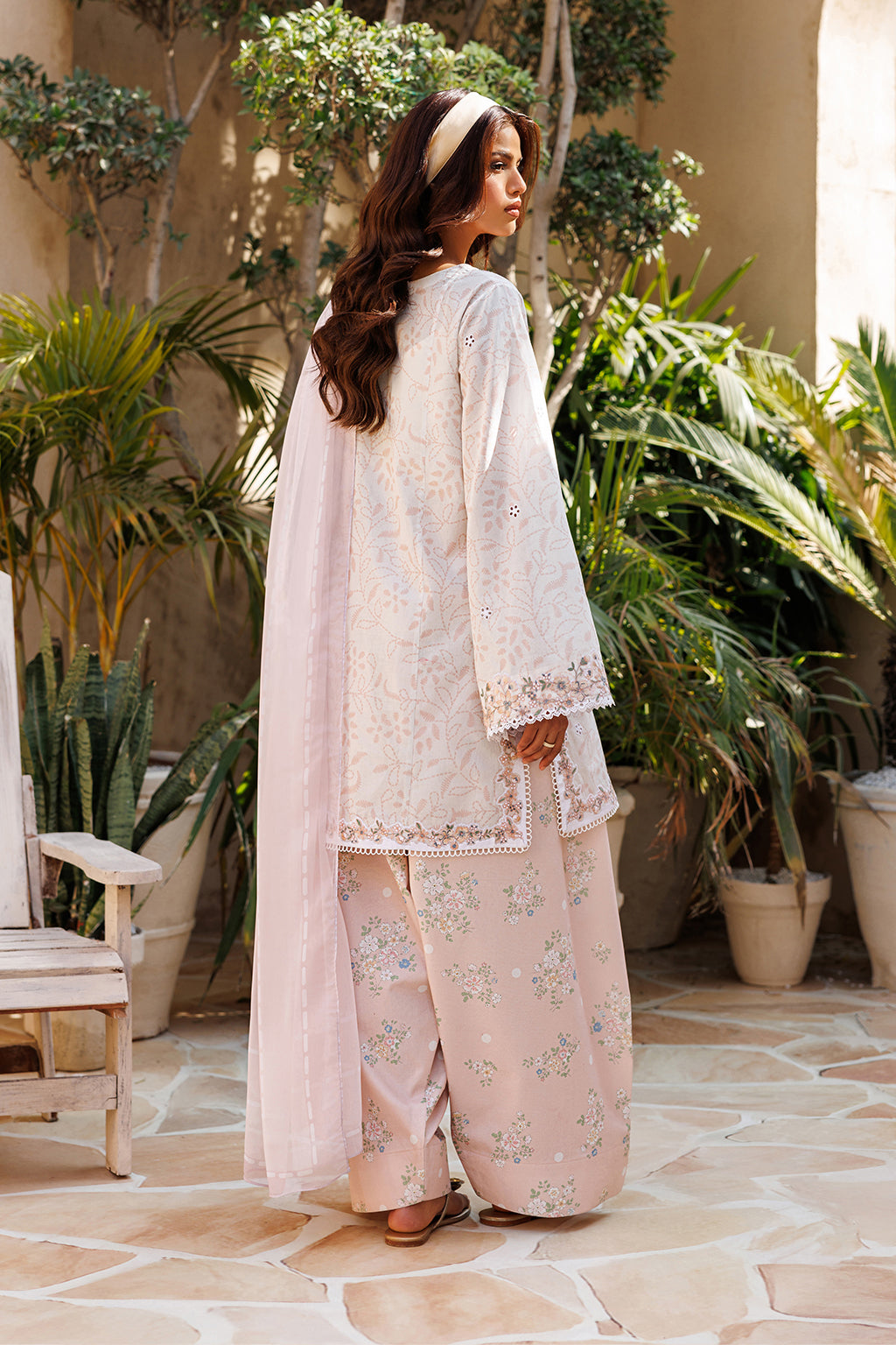 UE-670 Printed Lawn