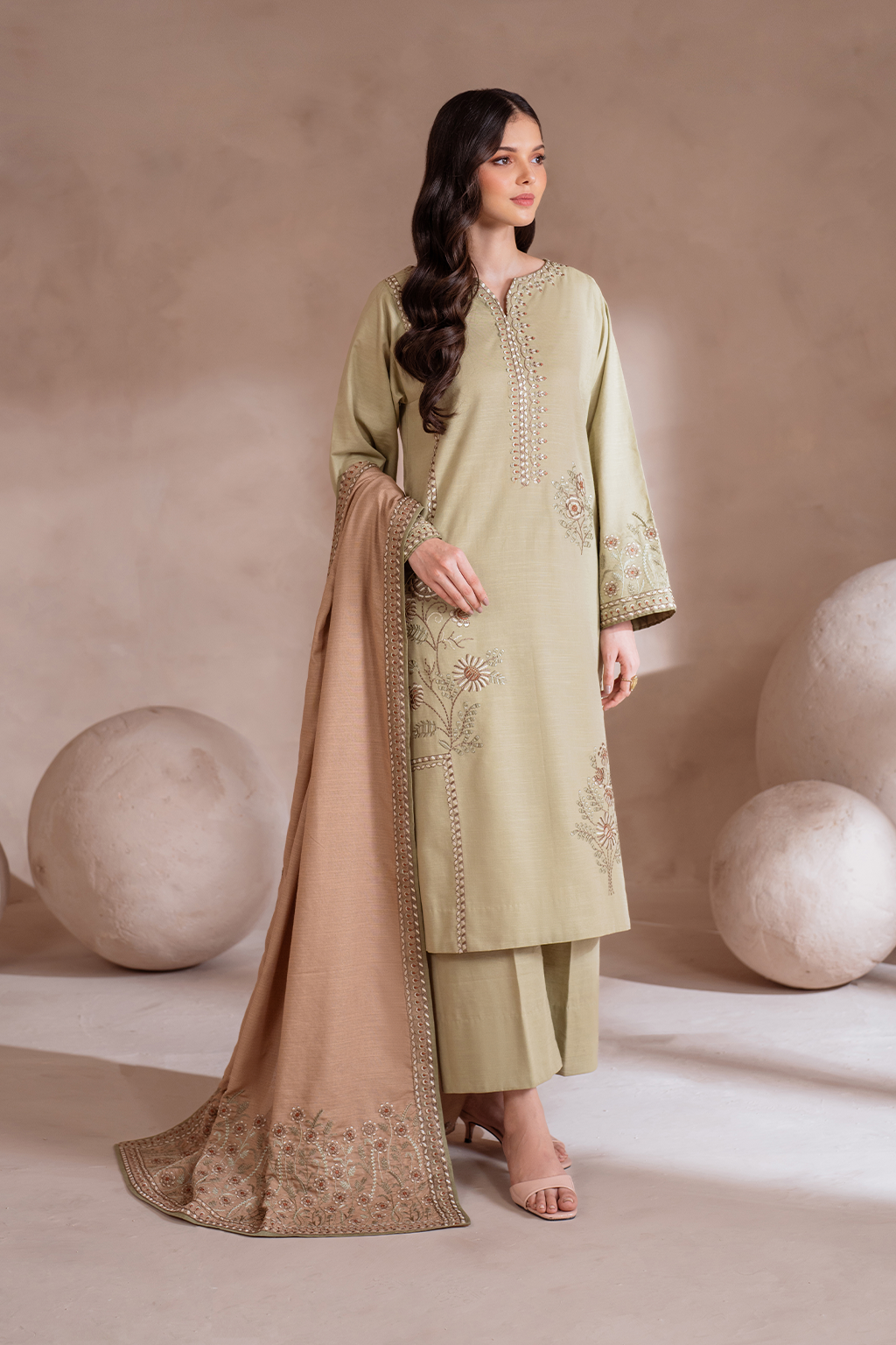 UE-359 Embroidered Khaddar - Iznik