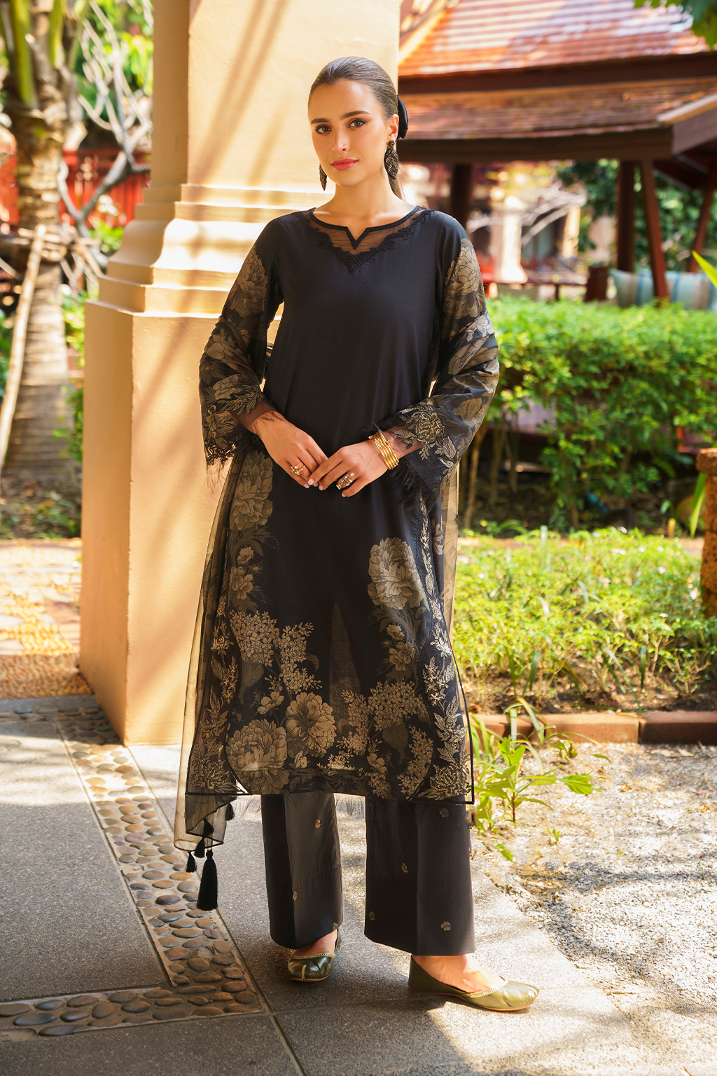 UE-230 Printed Lawn Secondary image