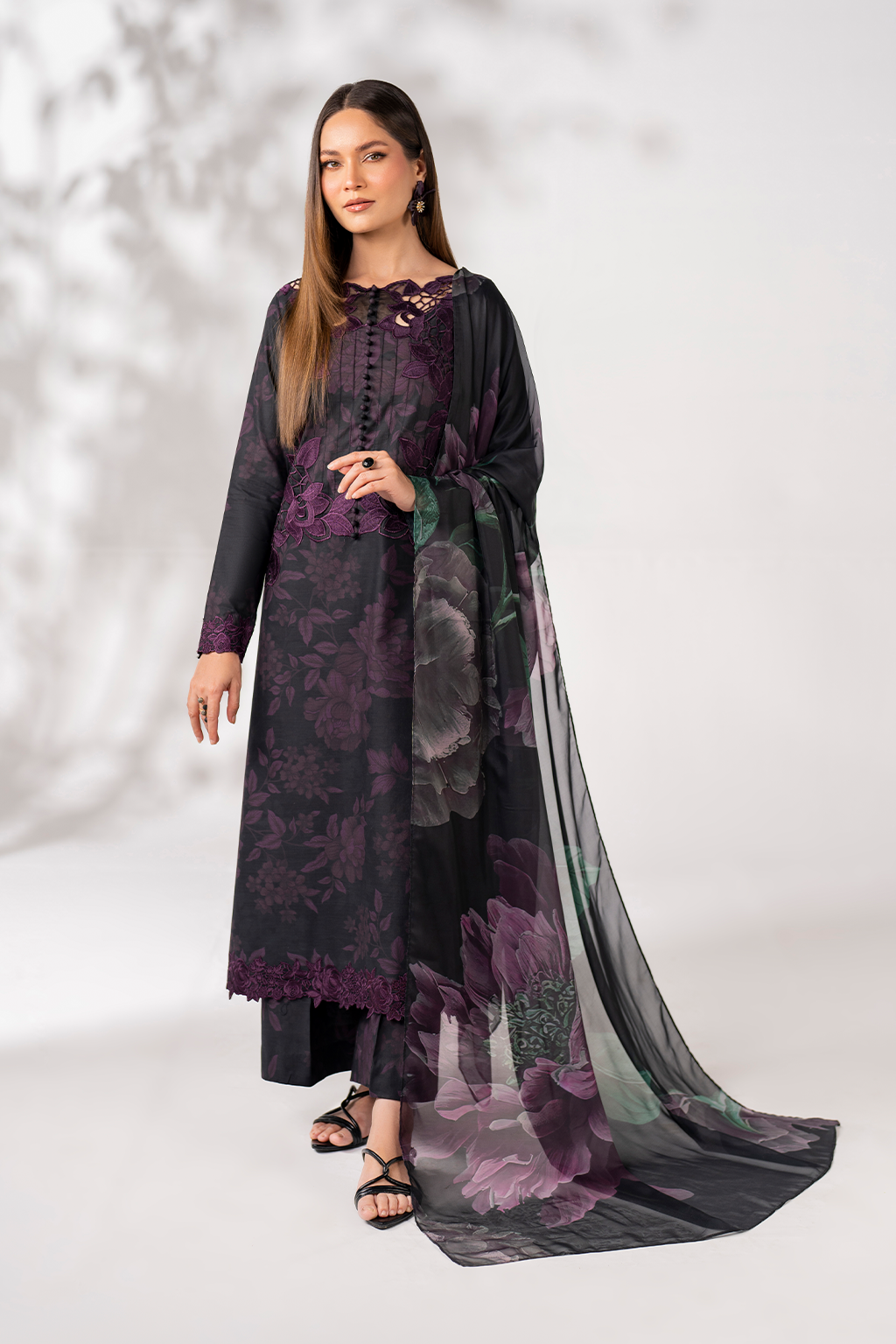 UE-270 Printed Lawn - Iznik Global