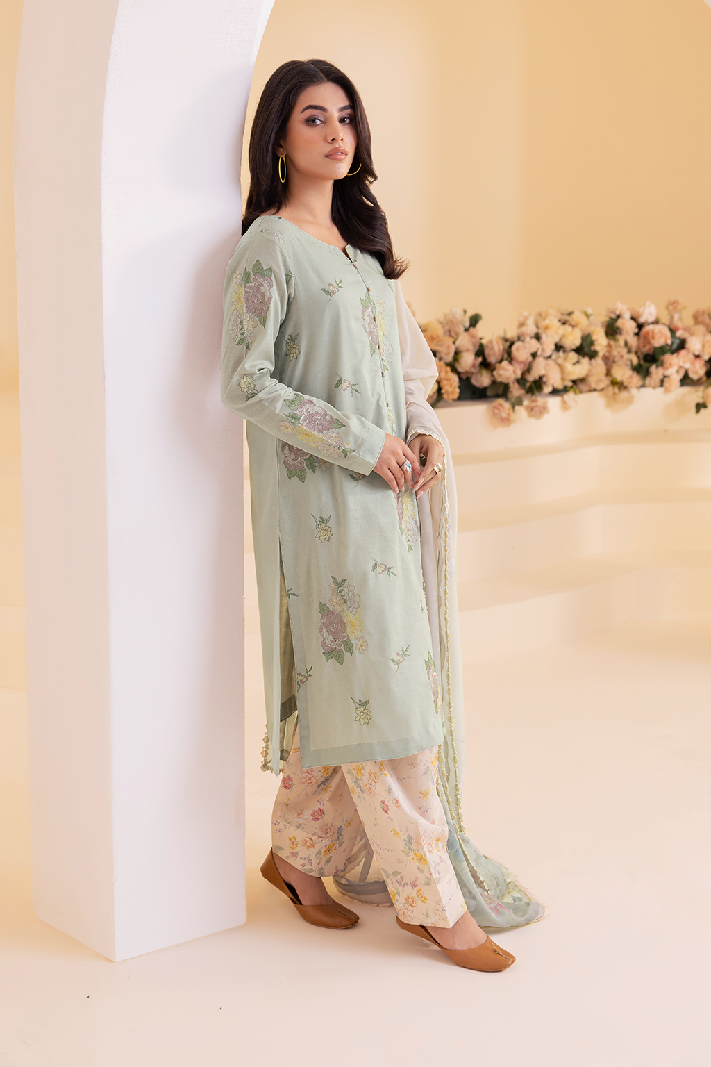 UE-255 Embroidered Lawn - Iznik