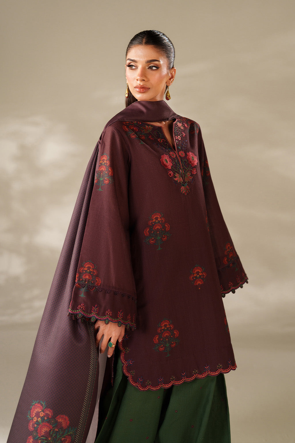 UE-562  Printed Khaddar - Iznik