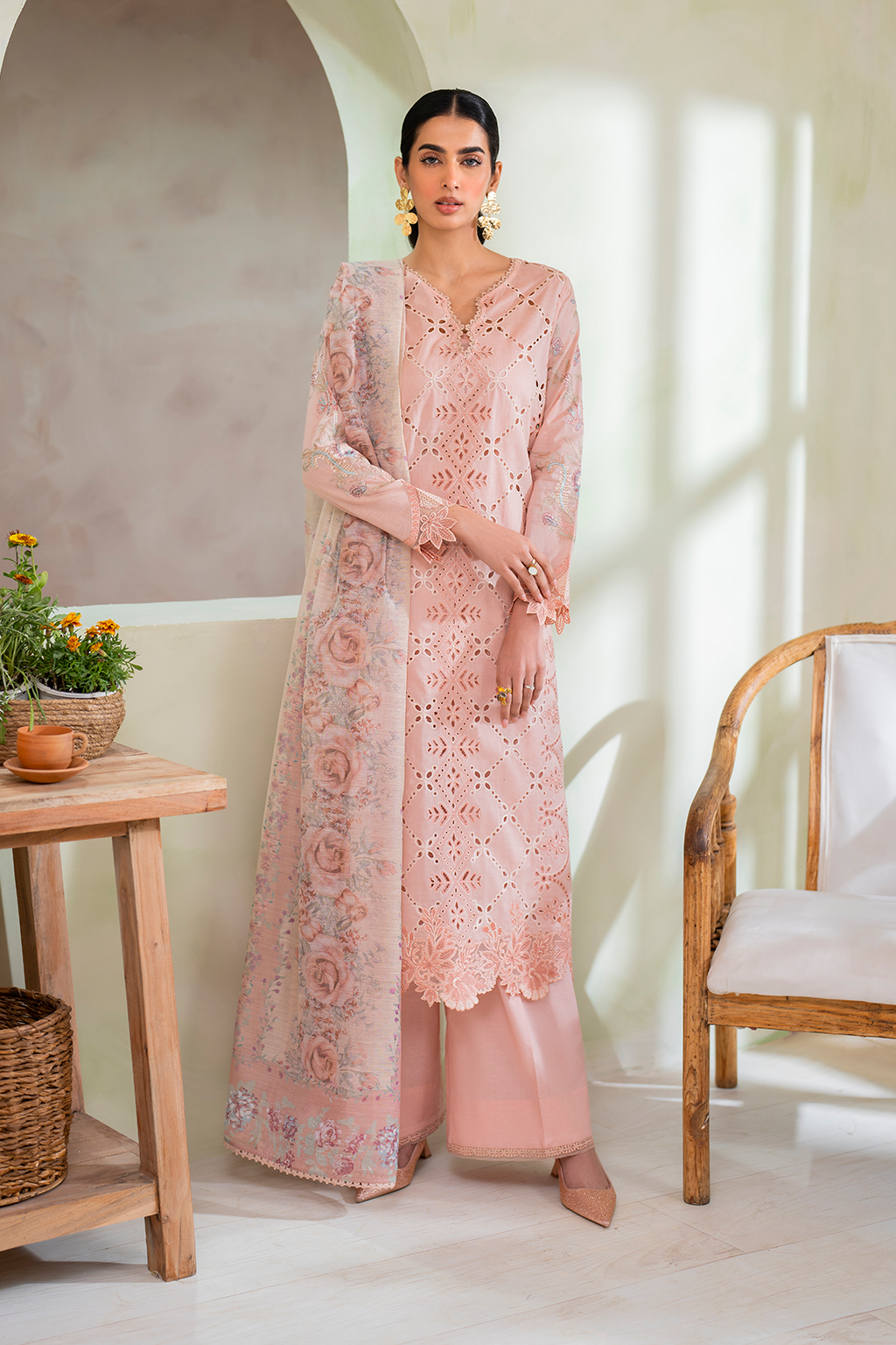 UE-285 Embroidered Lawn - Iznik
