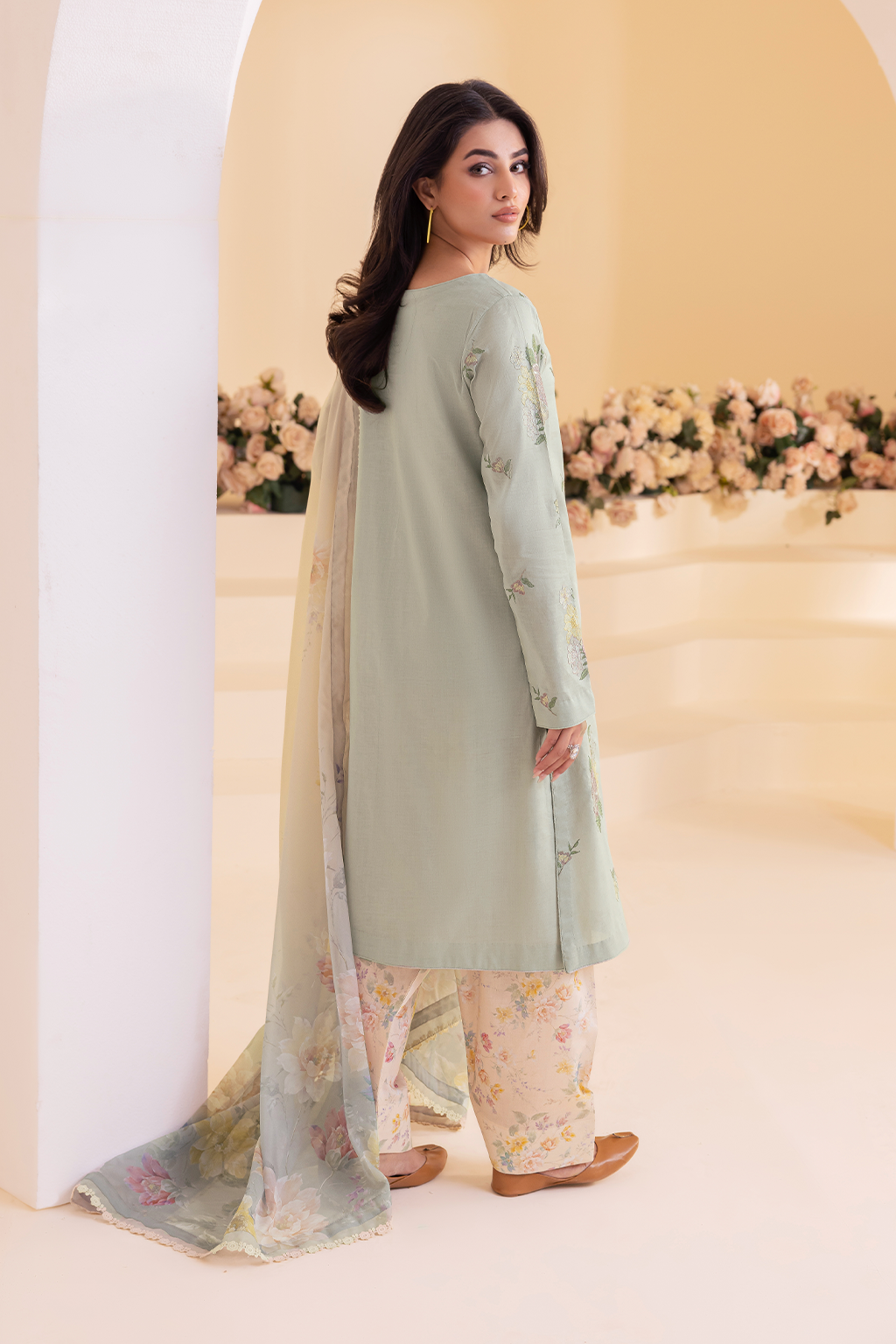 UE-255 Embroidered Lawn - Iznik
