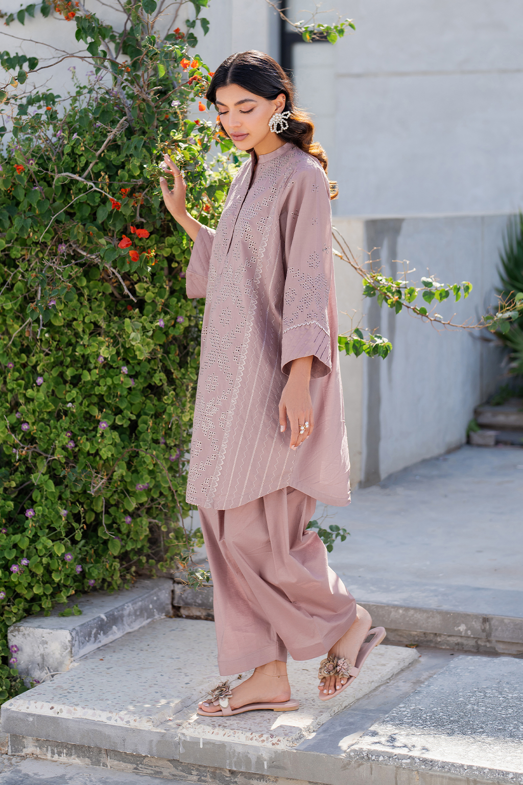 IP-268 Embroidered Lawn - Iznik