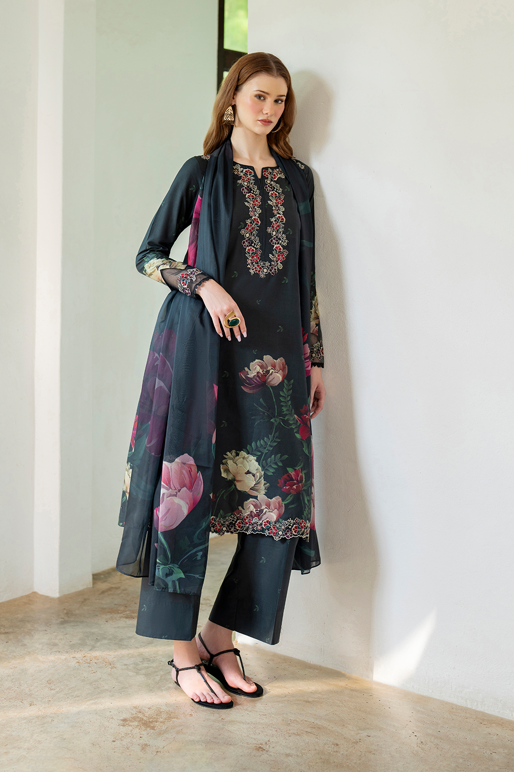 UE-493 Printed Lawn - Iznik