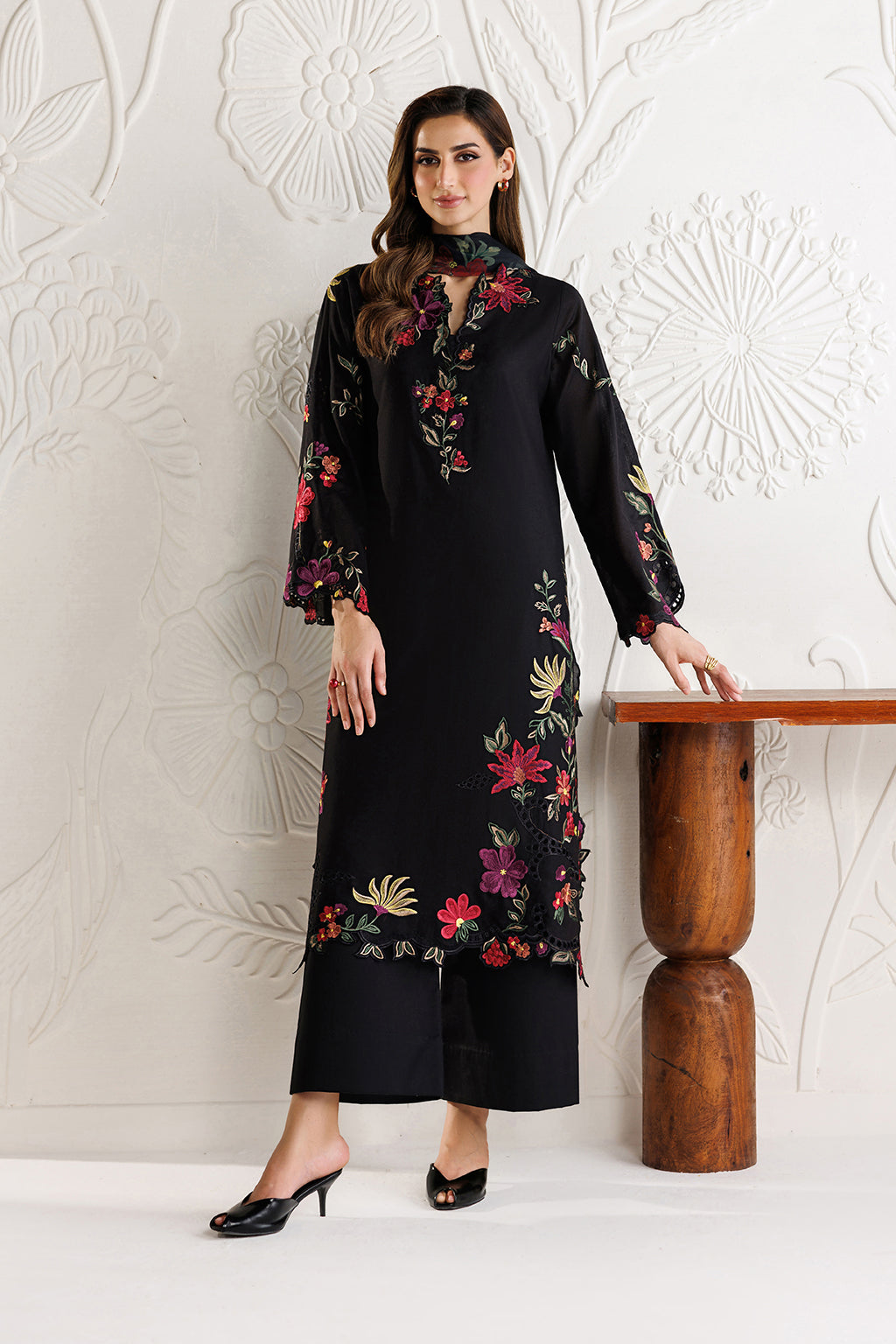 UE-681 Embroidered Lawn Secondary image