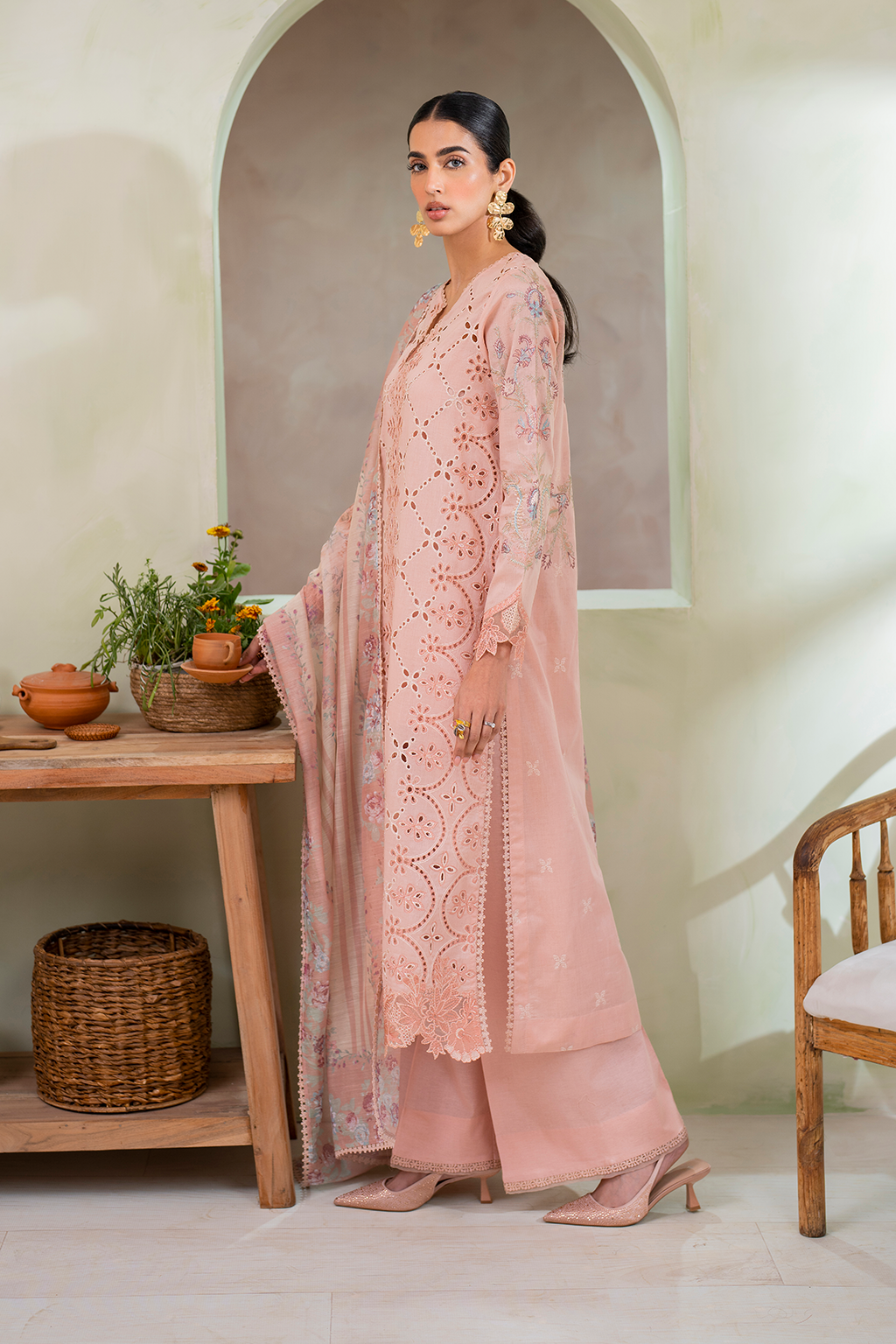 UE-285 Embroidered Lawn - Iznik