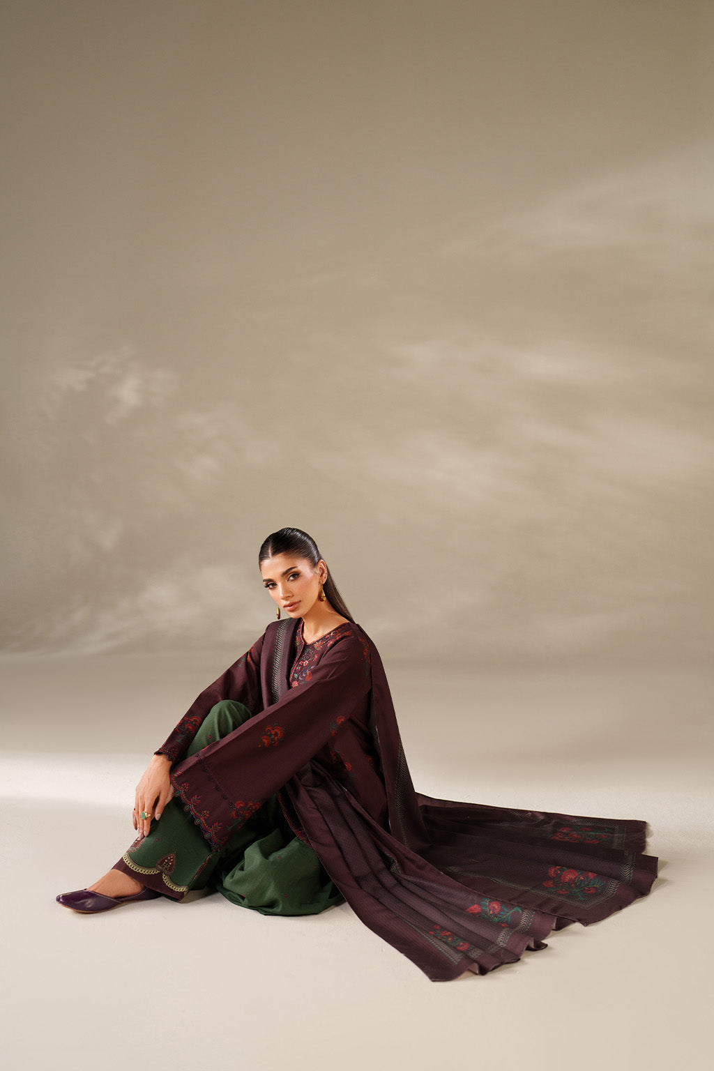 UE-562  Printed Khaddar - Iznik
