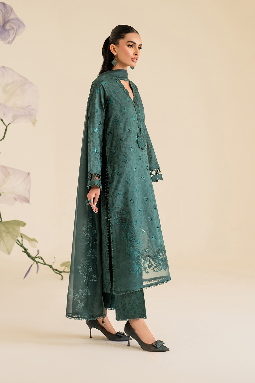 UE-429 Embroidered Textured Lawn - Iznik