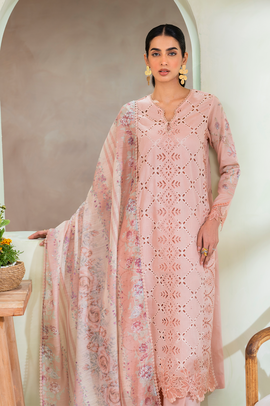 UE-285 Embroidered Lawn - Iznik
