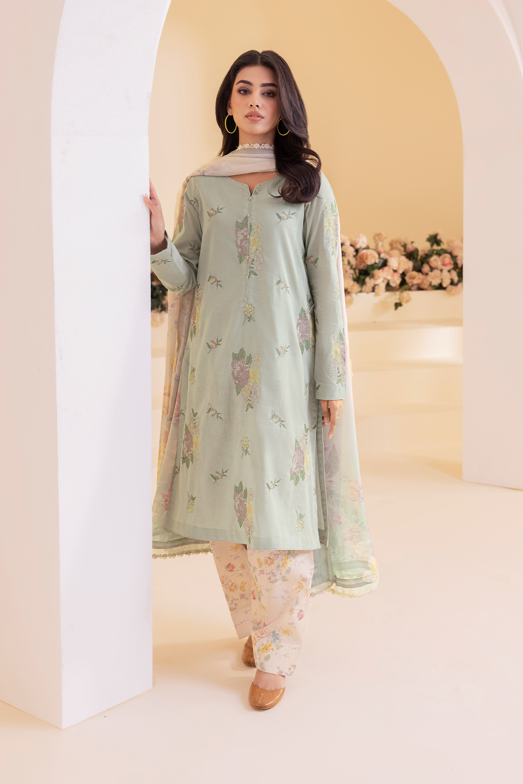 UE-255 Embroidered Lawn - Iznik