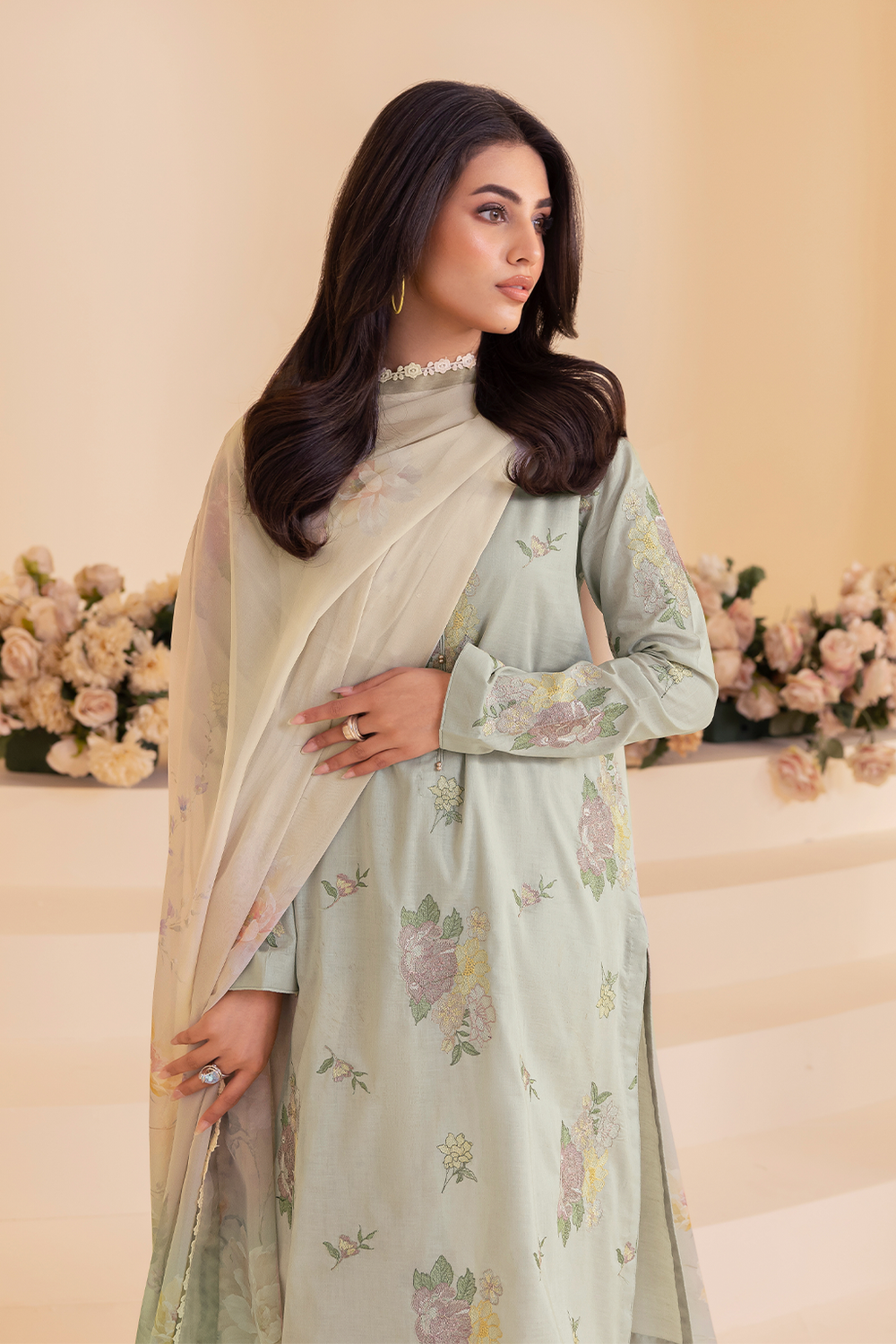 UE-255 Embroidered Lawn - Iznik