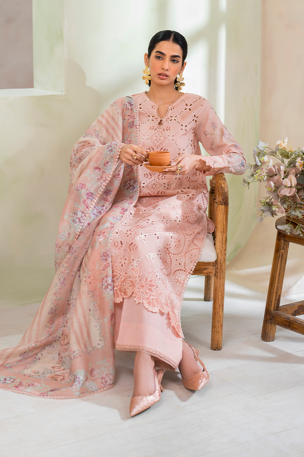 UE-285 Embroidered Lawn - Iznik