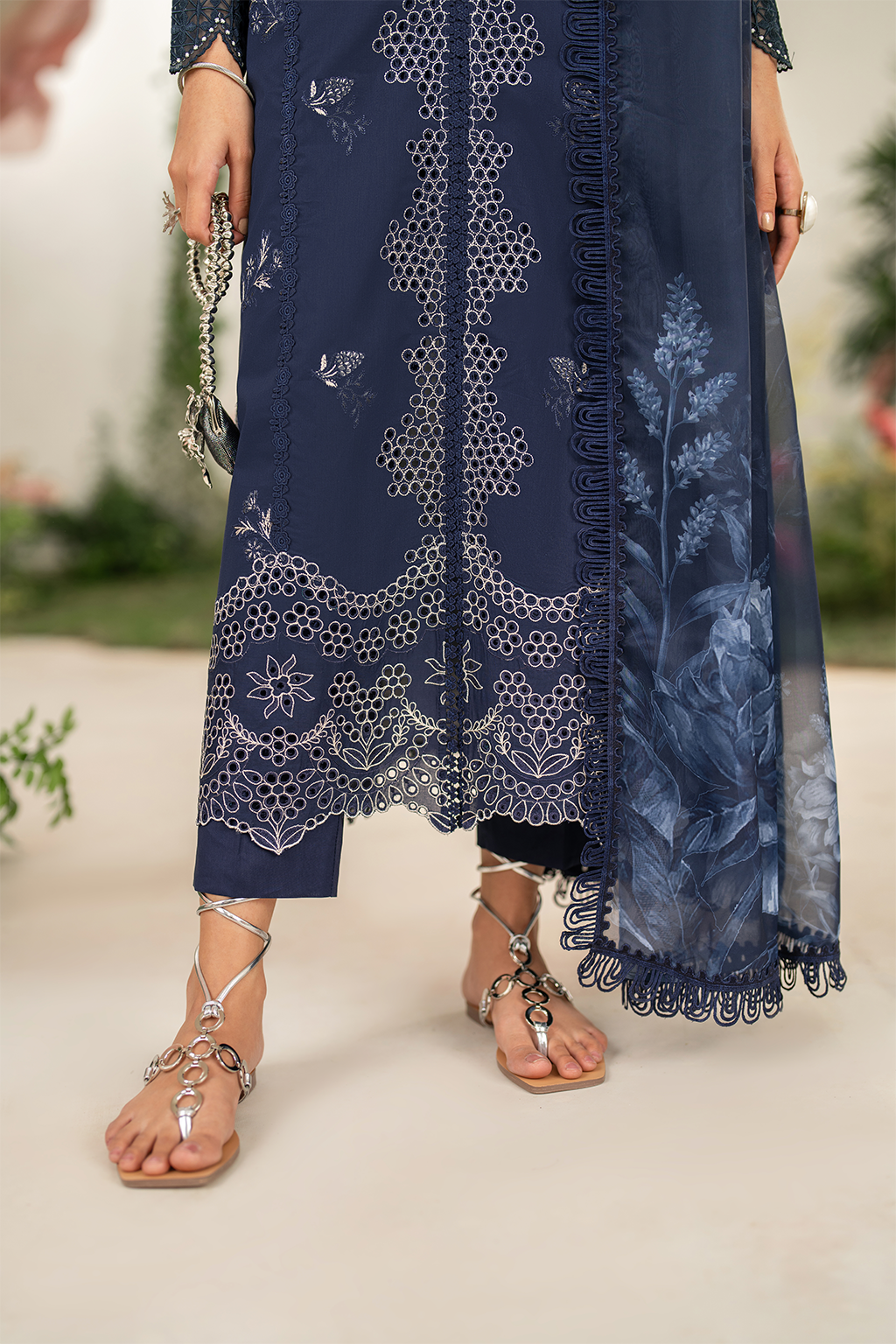 Embroidered Lawn dress - Iznik