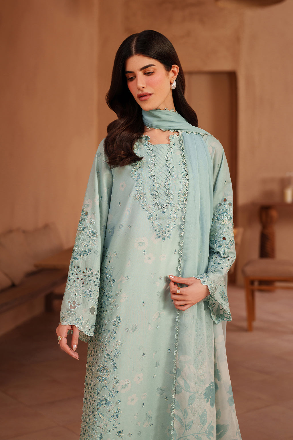 EL-05 Embroidered Lawn Main image