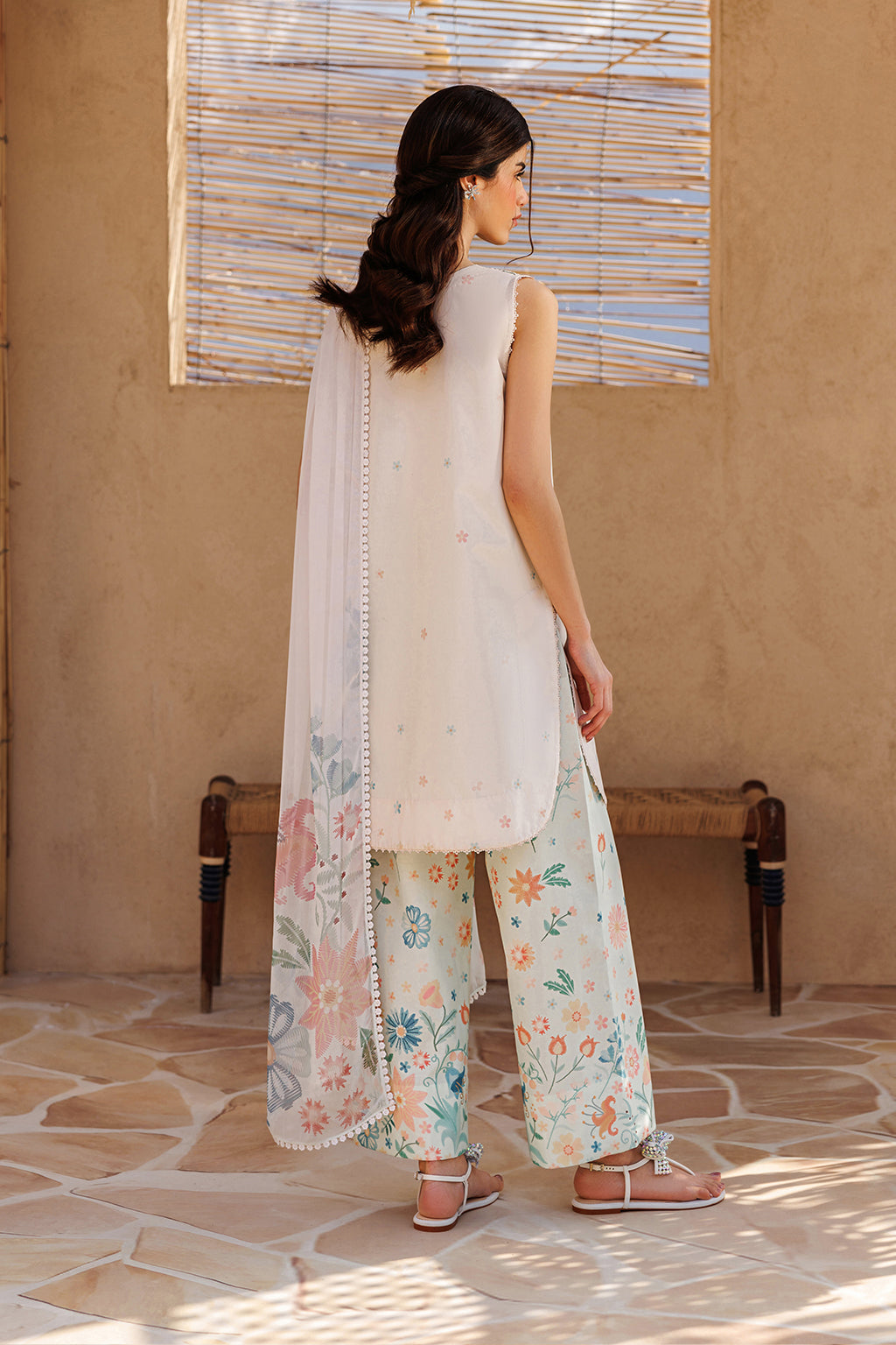 UE-667 Printed Lawn - Iznik Global